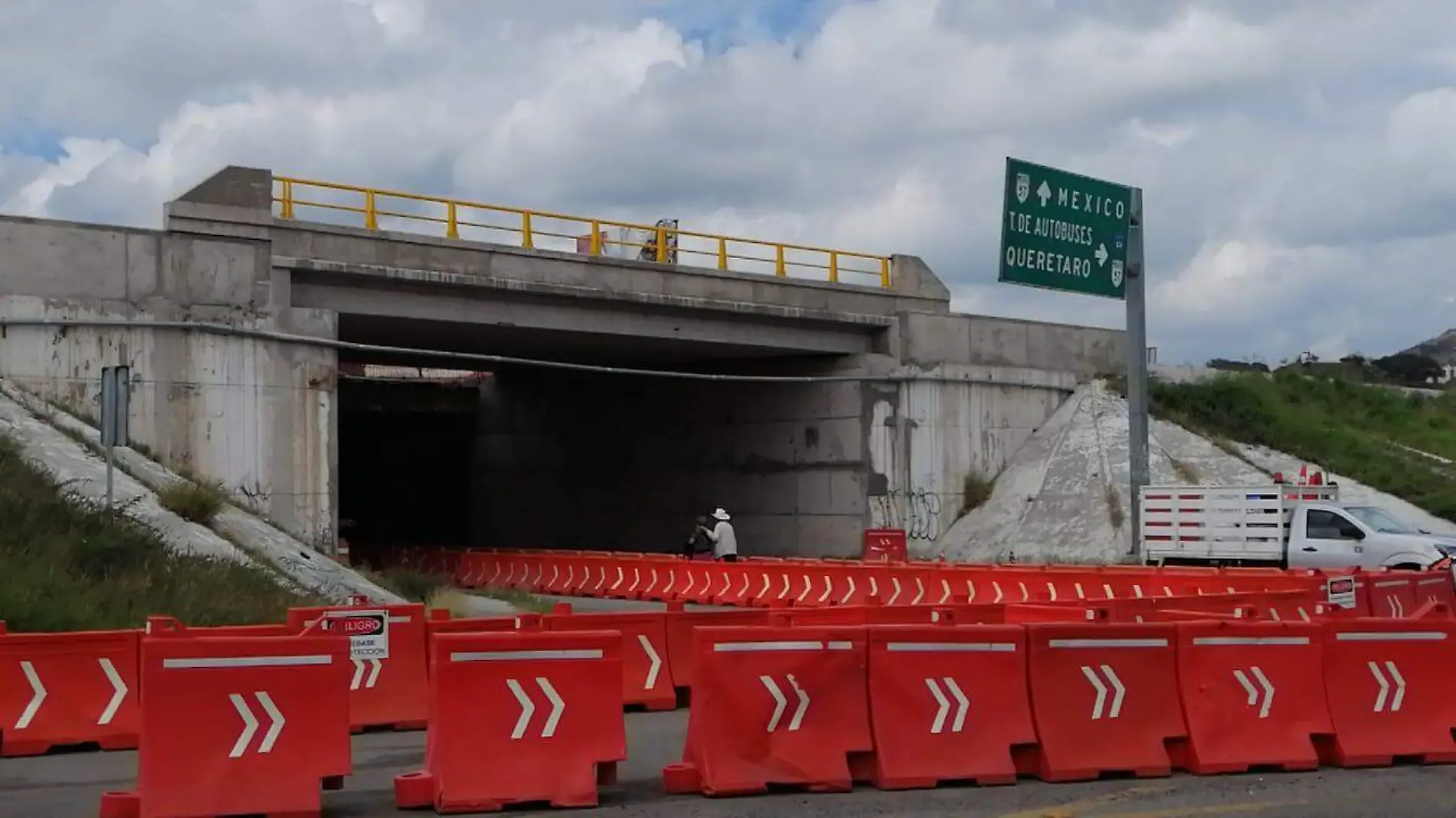 Concluy_ la obra de remodelaci_n del cuerpo A del puente de la autopista 57 que cruza por